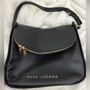NWOT Marc Jacobs Iconic Natasha Pebble Leather Crossbody Bag.